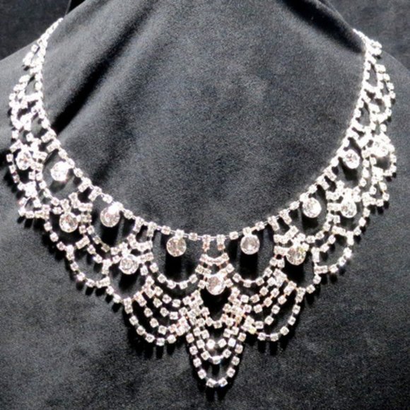 NEW Sparkling Crystal White Rhinestone Necklace - Picture 2 of 5